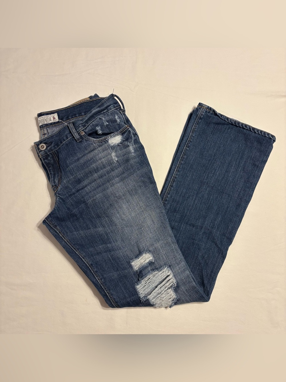 Hollister Women’s blue low-rise distressed skinny jeans size 9R